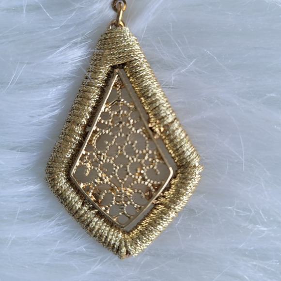 NWT Women's Jewelry Gold Diamond Shape Hanging Drop Earrings - Picture 3 of 5